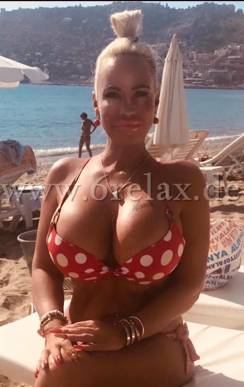 Laura Del Sol ONLINESERVICE